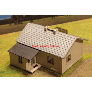 Dom wiejski kryty dachówką eternitową KoTeBi KTB087450