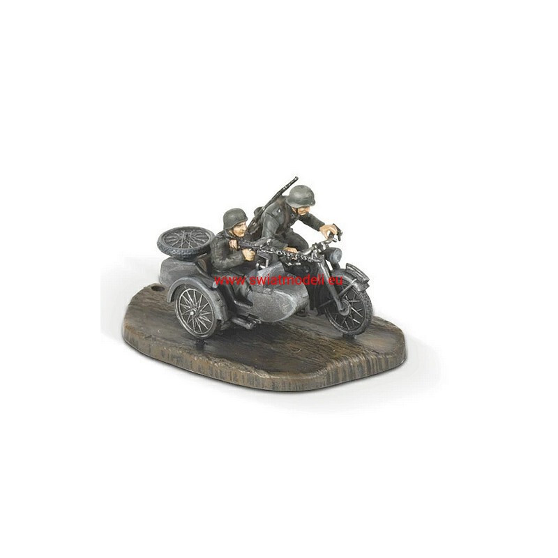 Niemiecki motocykl R-12 z załogą Zvezda 6142