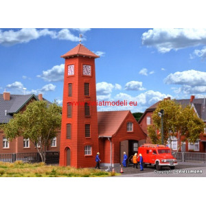 Remiza strażacka Bahlburg-Lüneburg z pojazdem Ford FK 2500 Kibri 39210