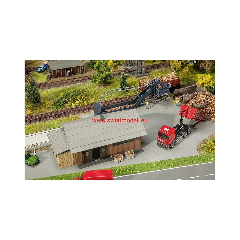 Magazyn z rampą przeładunkową buraków Faller 130184